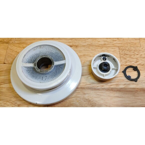 Singer Sewing Machine Model 248 - Replacement Hand Wheel Assembly - Picture 3 of 6